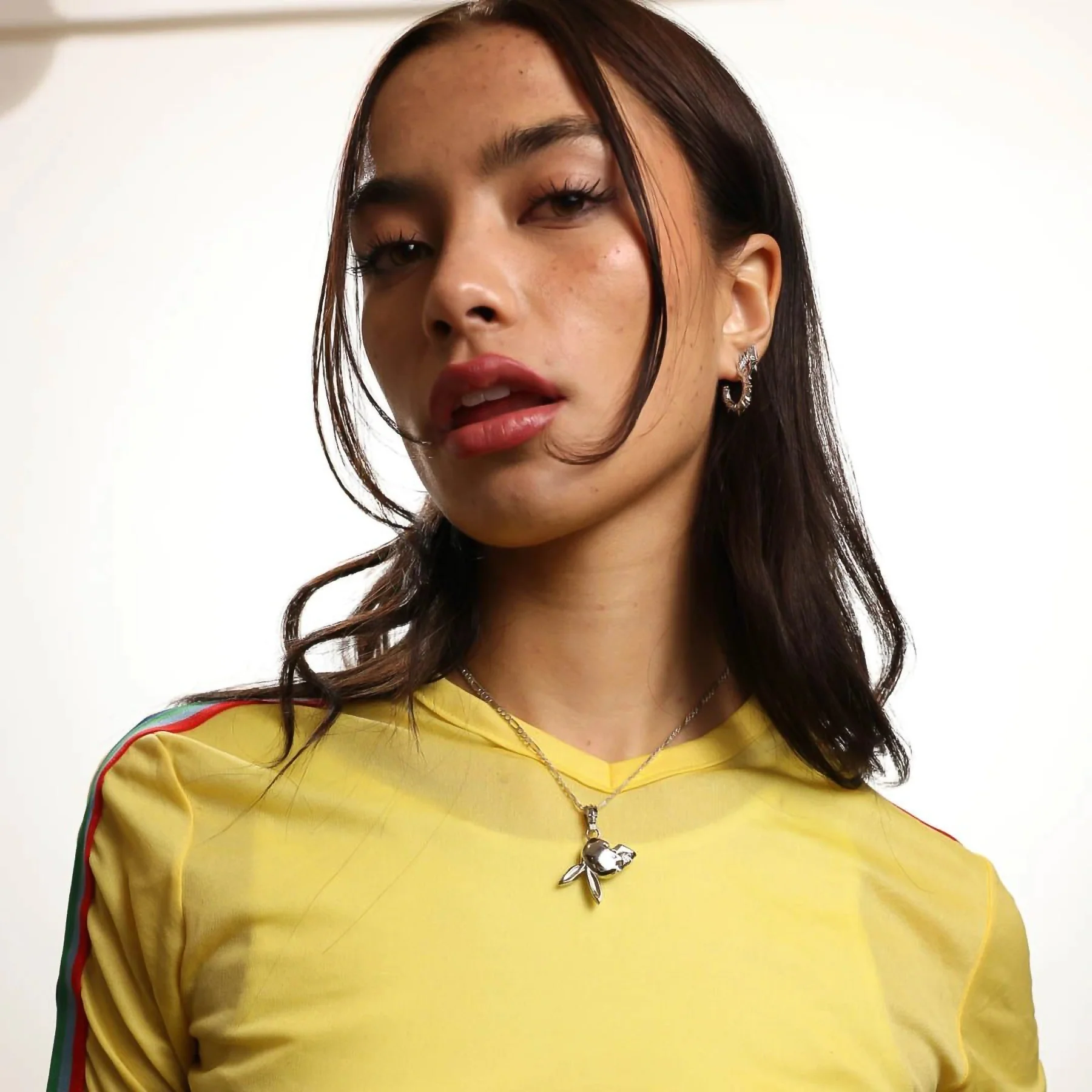 ARMORED OPEN HOOP EARRING - Image 5