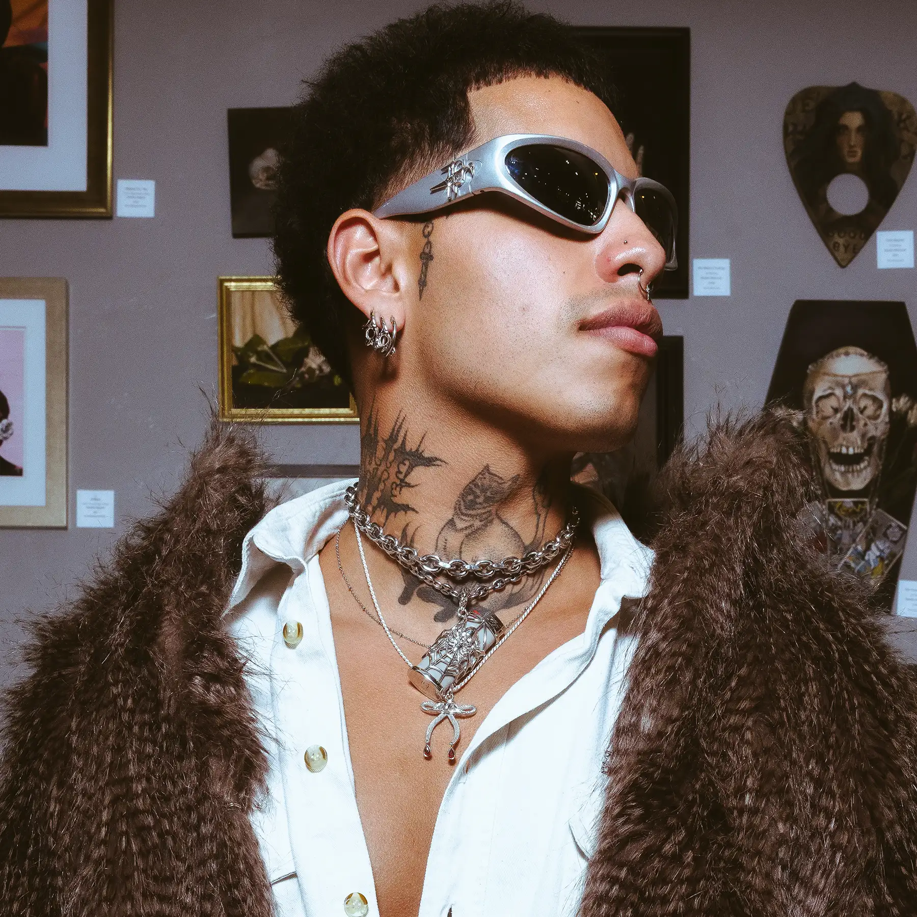 EVE'S PENDANT - Image 14