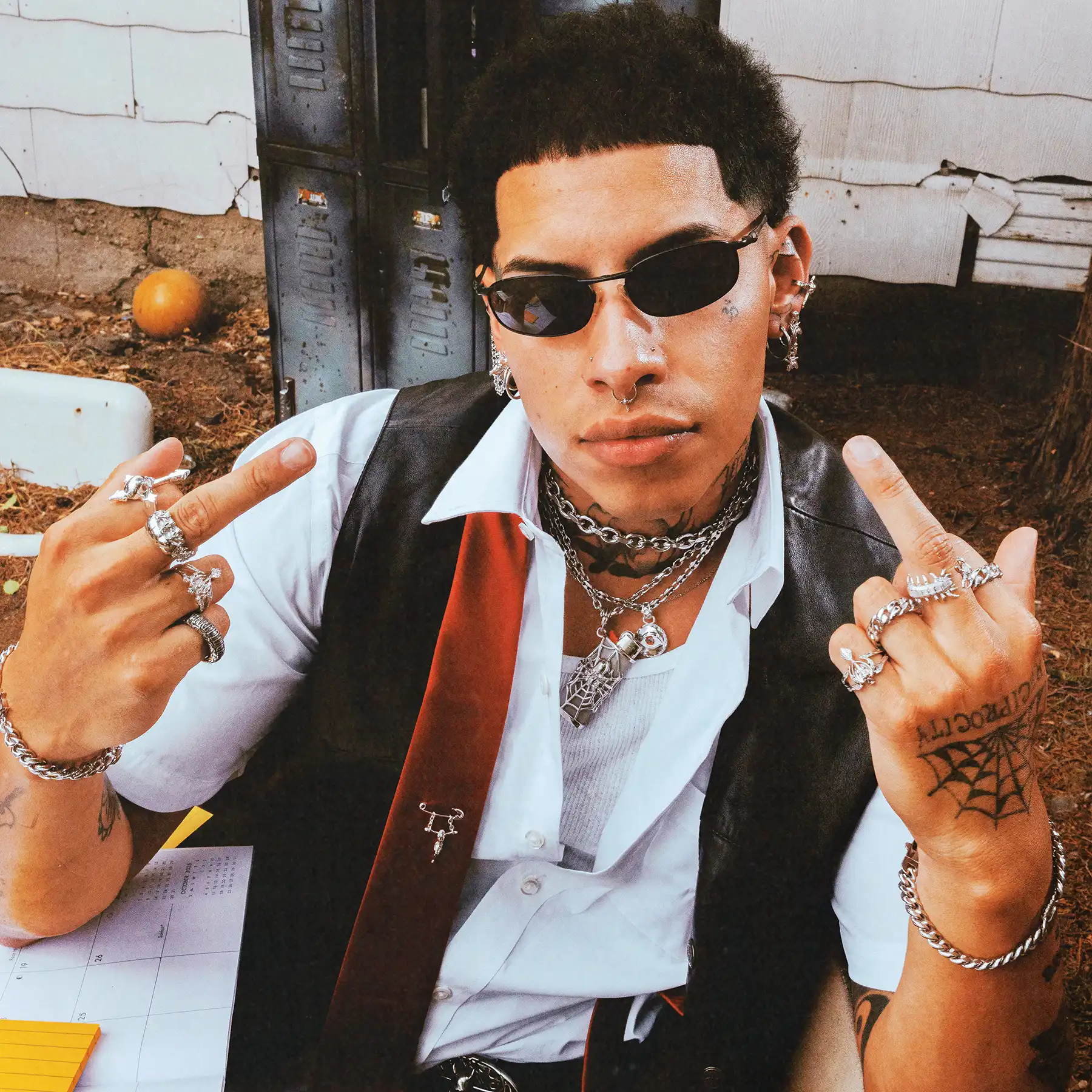 "JESUS BRINGS SAFETY" PIN - Image 9